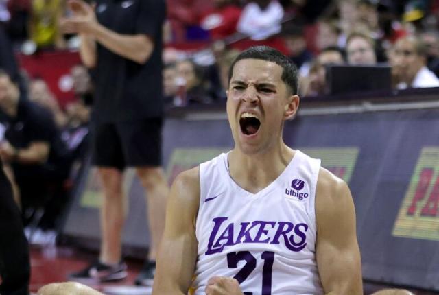 九游娱乐中心-5战三分30中17！湖人等来2米06神射手 佩总捡漏了